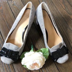 Circa Joan&David classic gray suede chunky heel black bowed pump